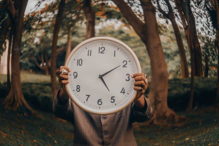 A 24-hour biological clock diagram illustrating the sleep-wake cycle and how to reset circadian rhythm through timed light exposure and melatonin release.